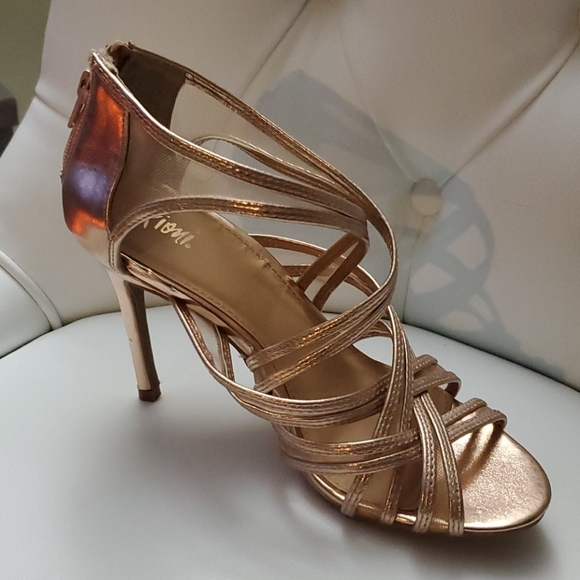 Shoes - Picture 4 of 6